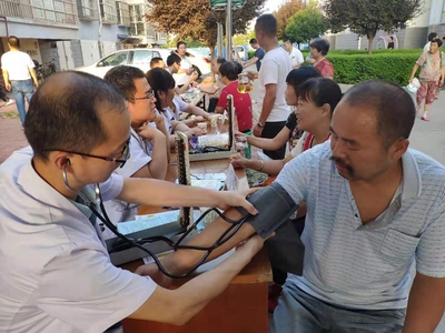 縣中醫(yī)醫(yī)院 借“夏日健康知識(shí)進(jìn)萬(wàn)家”宣傳服務(wù)活動(dòng)普及健康咨詢(xún)